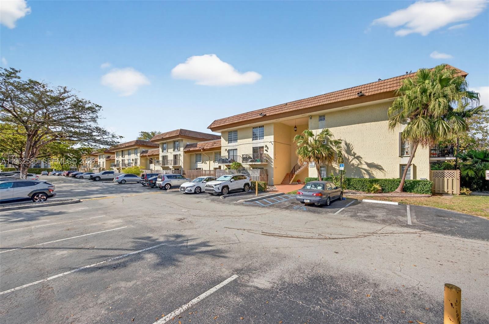 Courtyards At Kendall Con