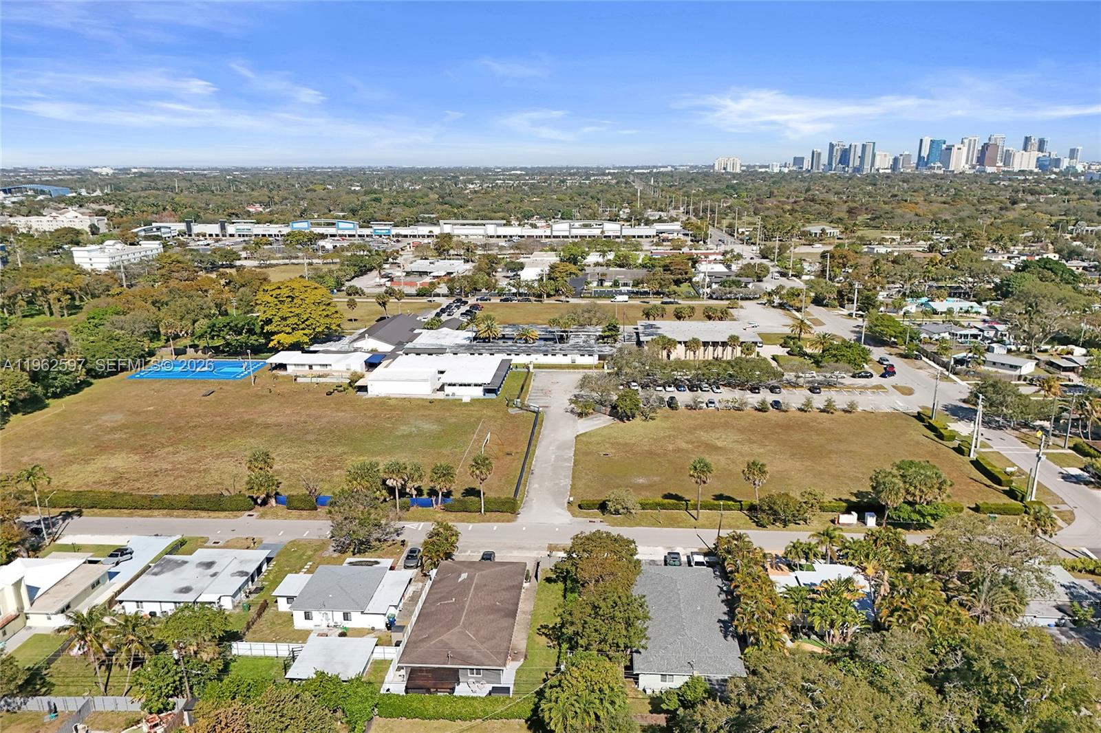 Homes for sale in Fort Lauderdale, FL | 920 Sw 28th St, Fort Lauderdale, FL 33315 | MLS# A11962597