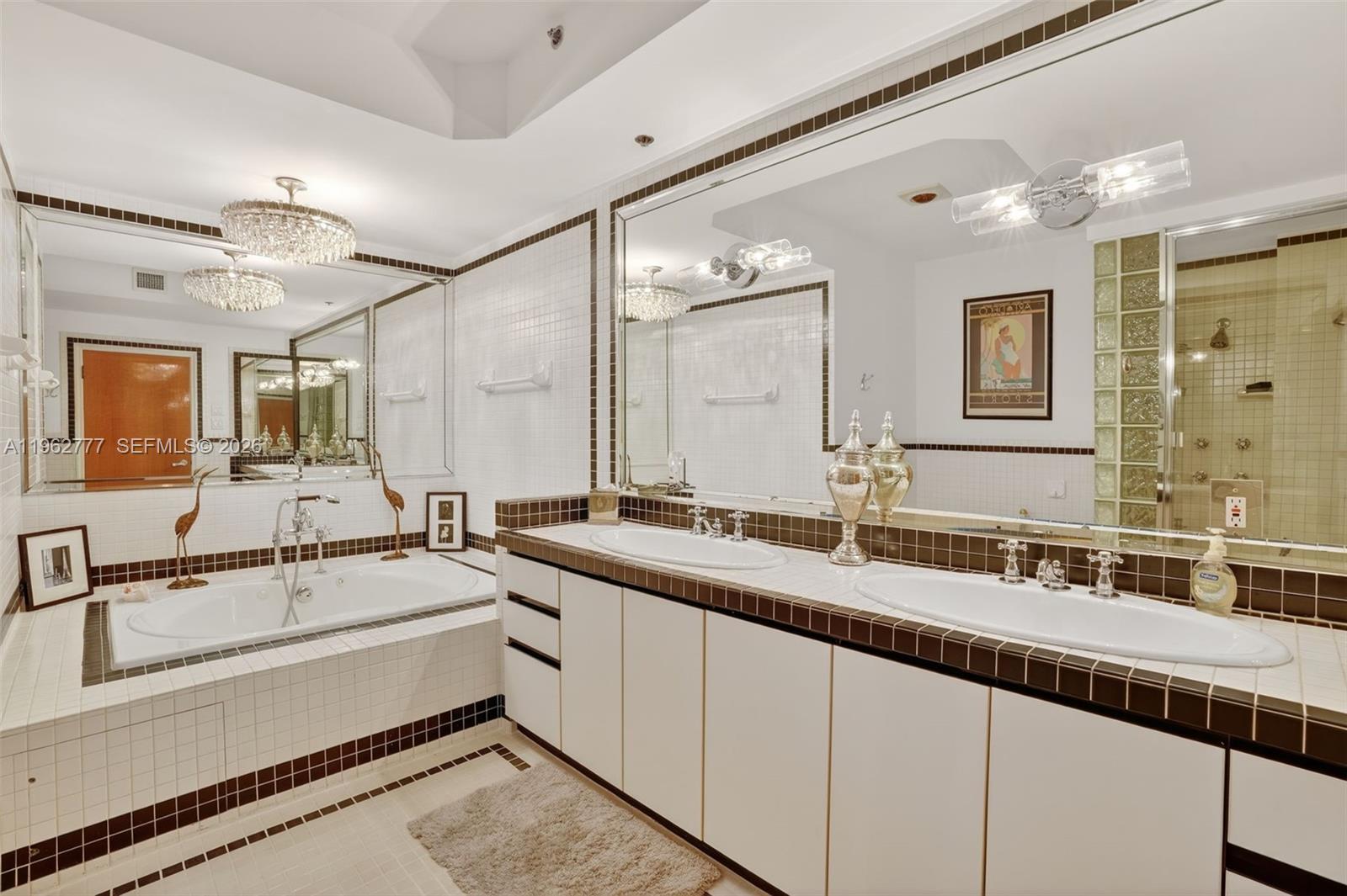 1330 Ocean Dr R7C