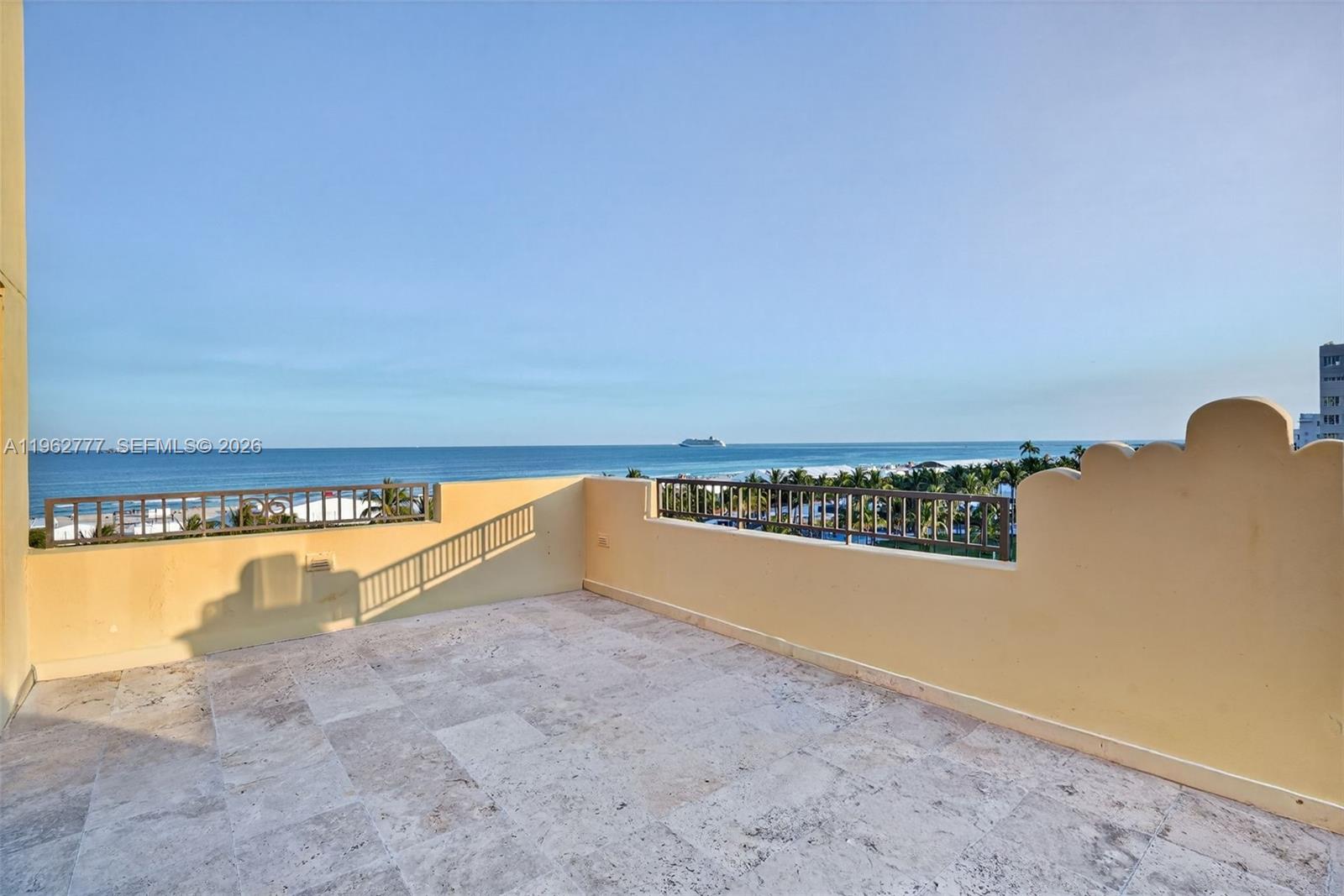 1330 Ocean Dr R7C