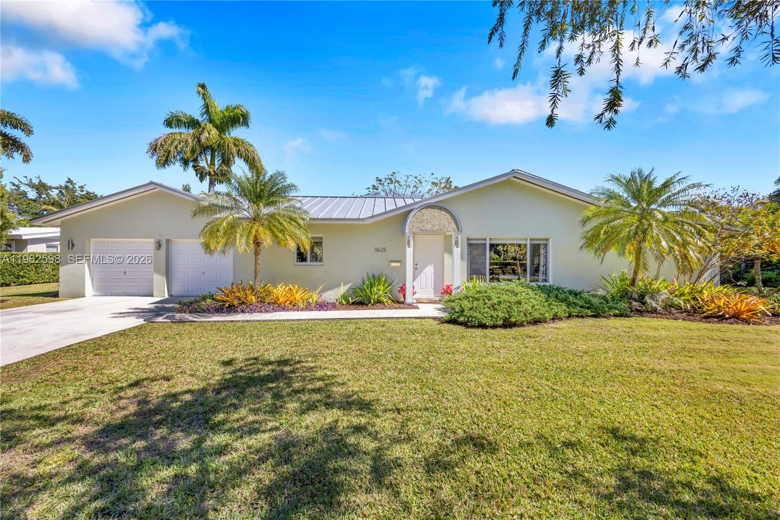 Homes for sale in Pinecrest, FL | 11625 Sw 70th Ave, Pinecrest, FL 33156 | MLS# A11962598