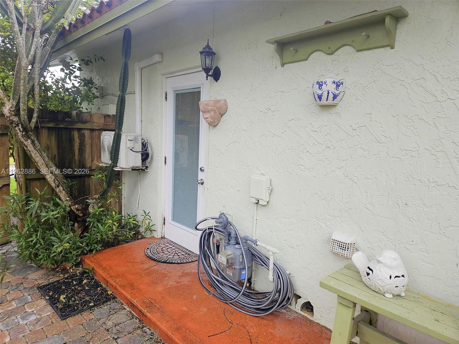 READY TO MOVE IN! Updated Efficiency for rent in quiet cul-de-sac neighborhood in Palmetto Bay. Water, Electricity, and WIFI Included! Features a kitchenette area with cabinetry space. Refrigerator and microwave. Split AC unit. Bathroom with walk-in shower.