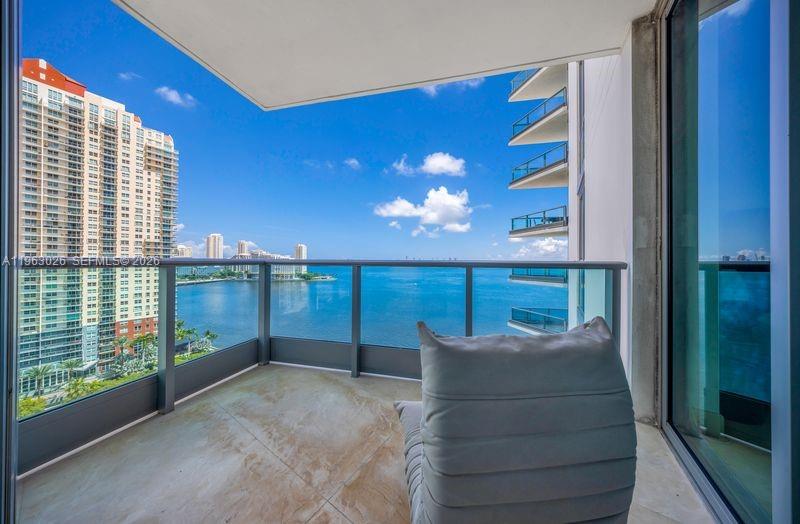 Apartamento à Venda em Miami, FL