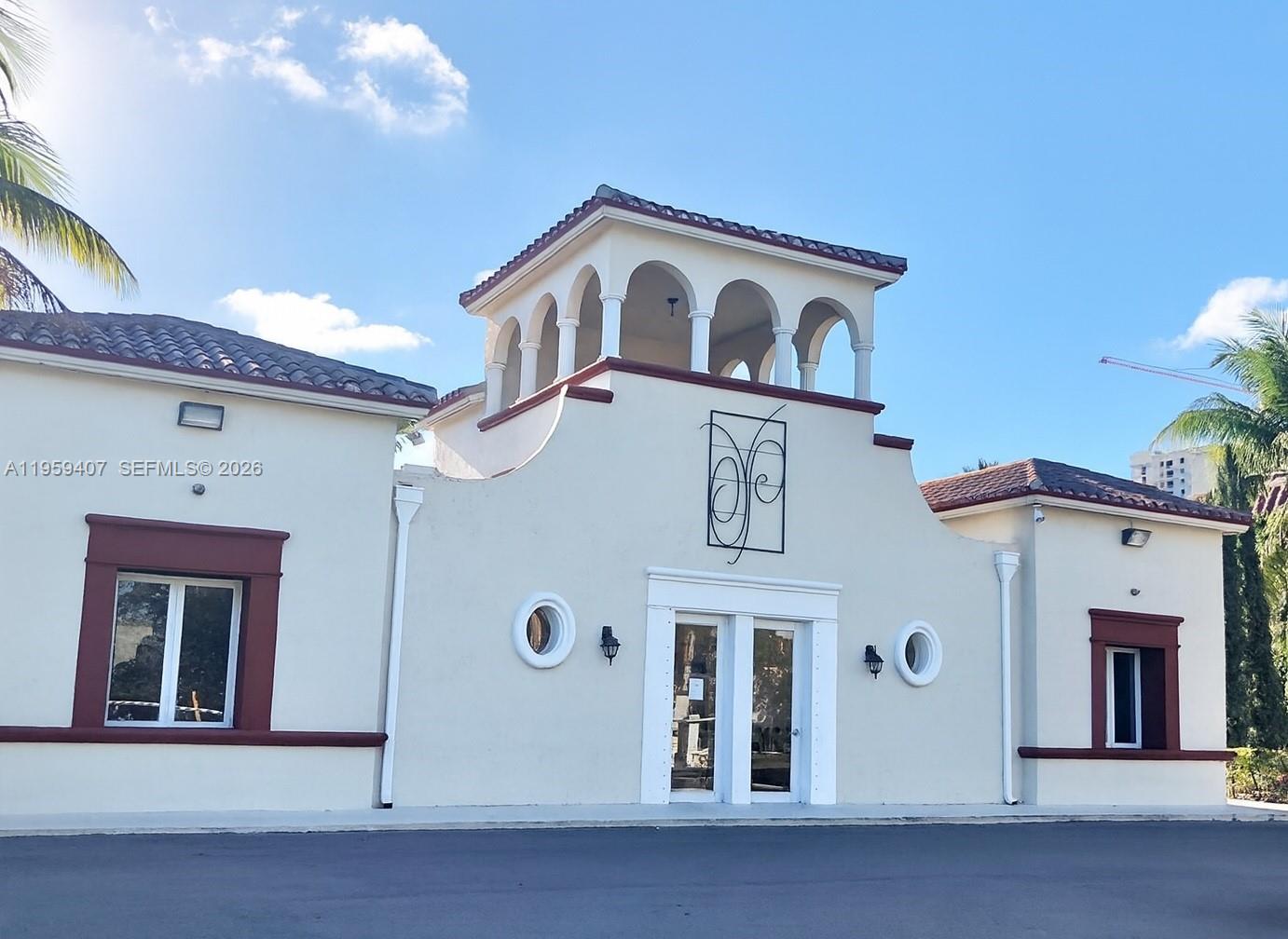 Villas Of Pinecrest Condo