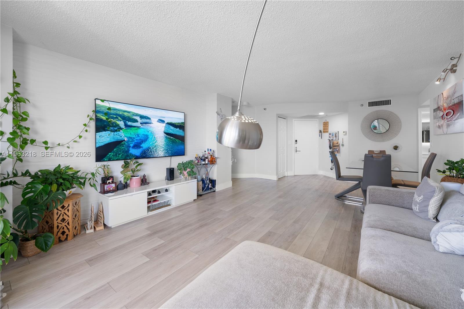 Mystic Pointe Tower 500 C