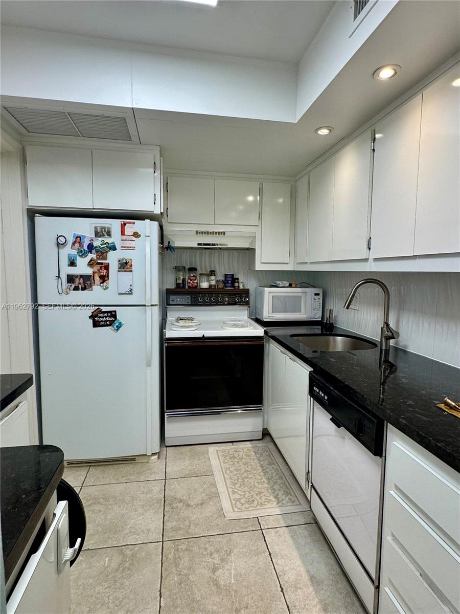 Bisc Lake Gardens Condo N