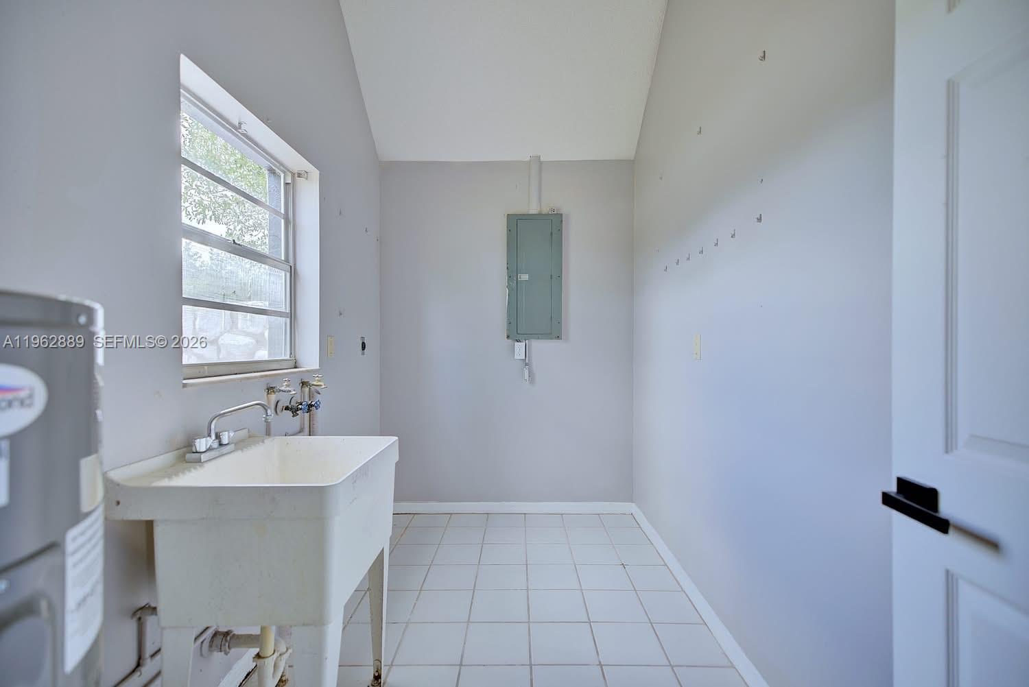 Well-appointed guest bedroom at 2551 Avon Blvd - Home in Avon Park