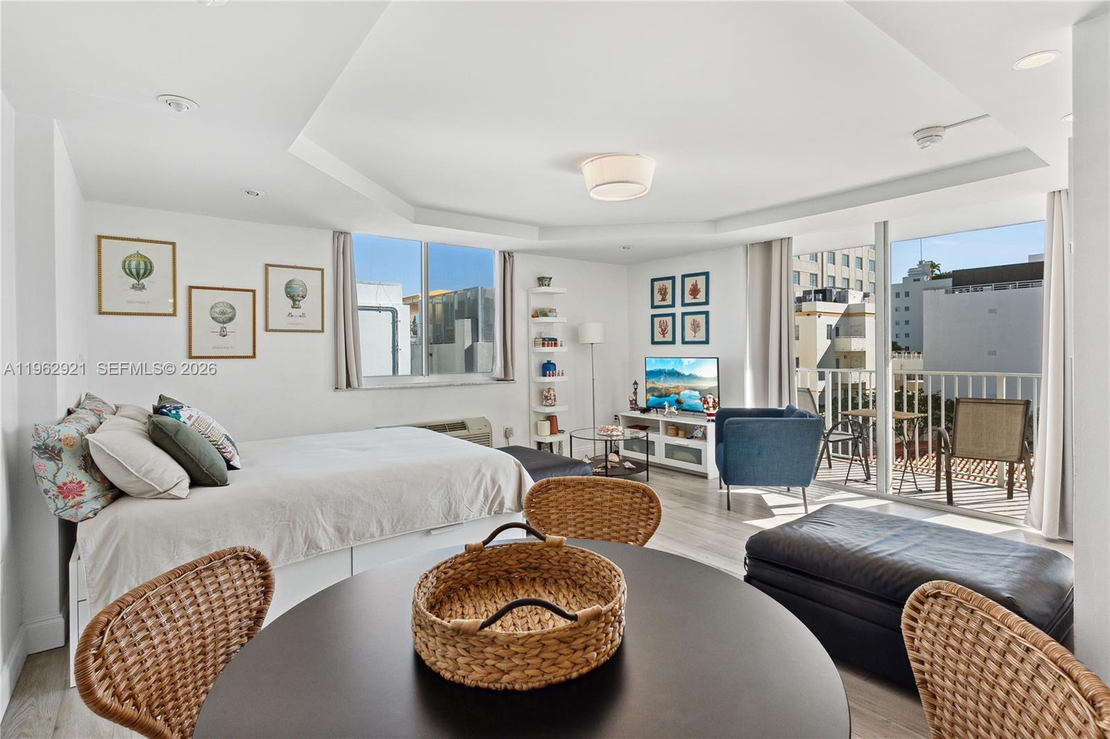 Elegant master bedroom retreat at 1255 Collins Ave - Condo in Miami Beach