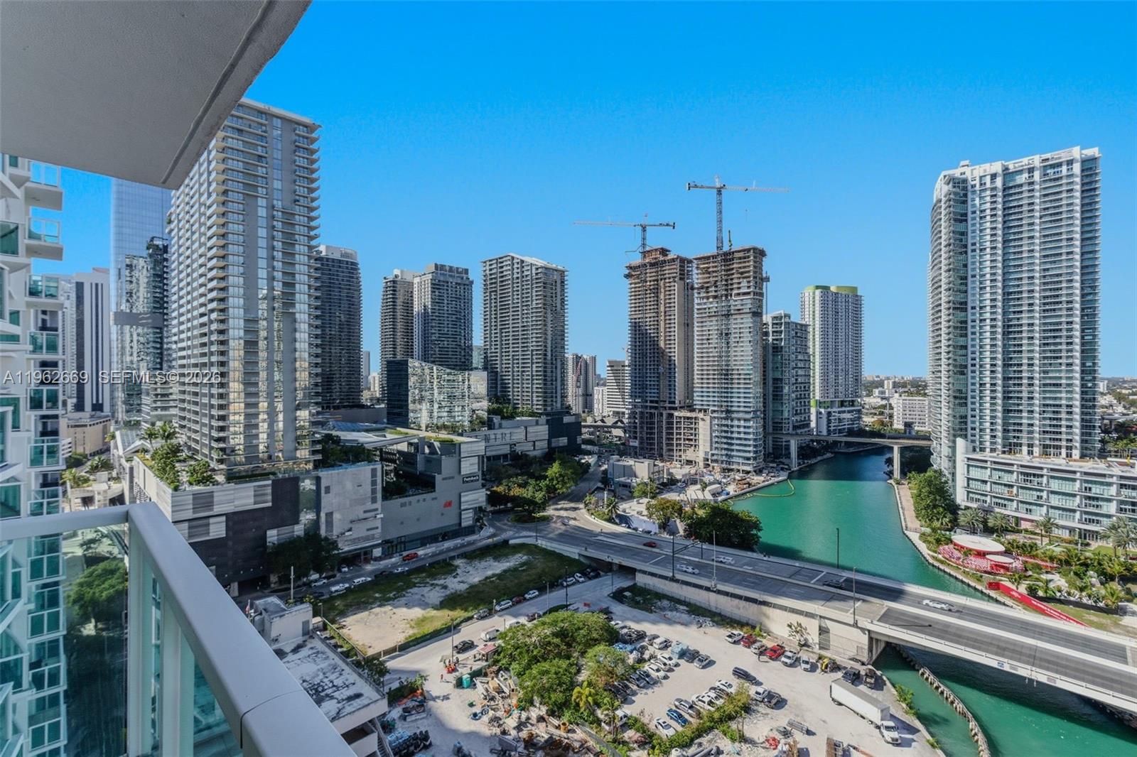 Waterfront residence on canal with breathtaking views of the Miami River, Biscayne Bay and the Miami skyline. Enjoy stunning views of the Kaseya Center and an unbeatable location just a one-minute walk to Brickell City Centre. Prime urban living with water views and walkability.
