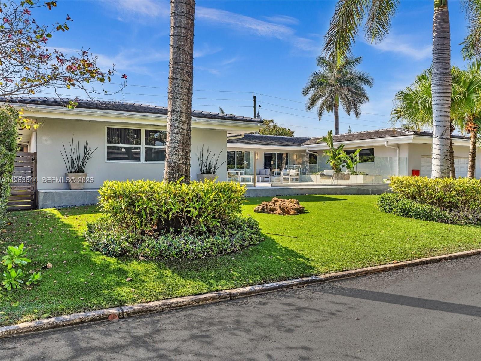 Hollywood Lakes Section