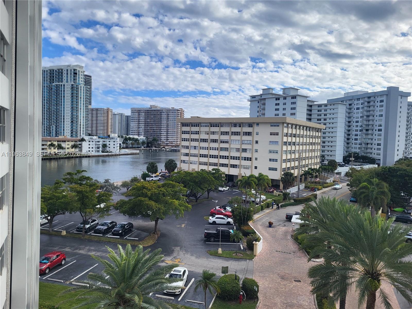 Lake Point Tower Condomin