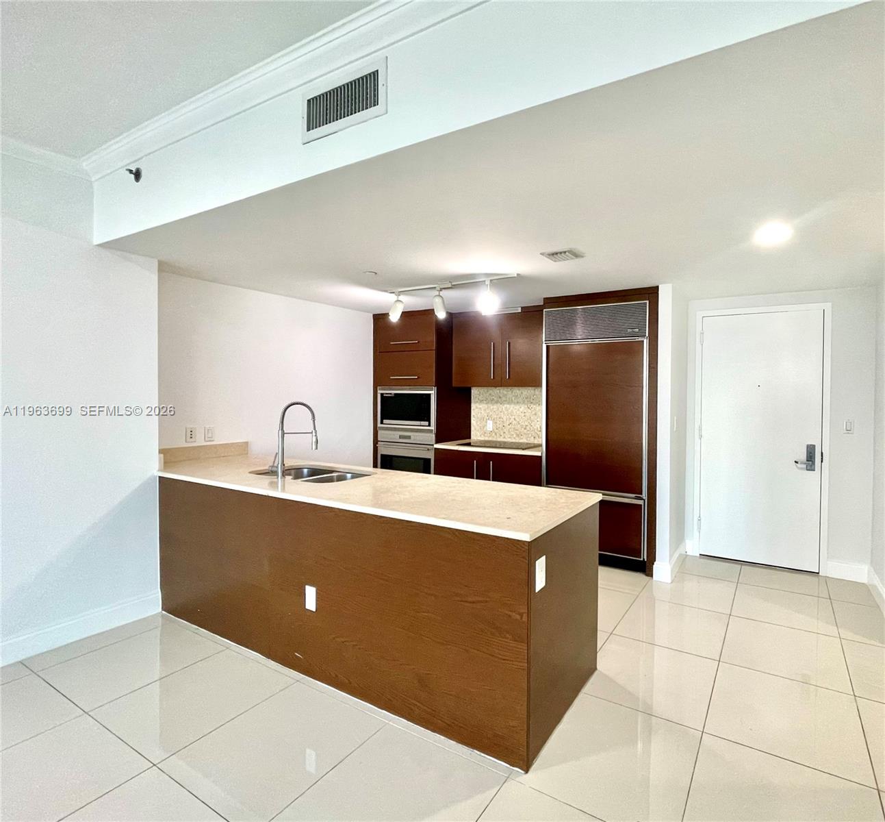 Iconbrickell Condo No 1