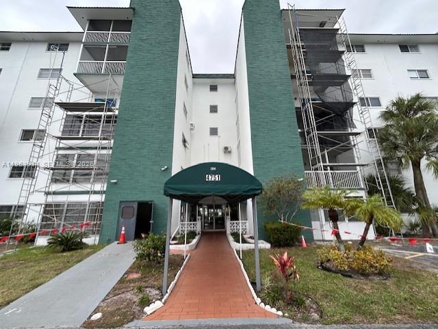 Castle Apartments 12 Cond