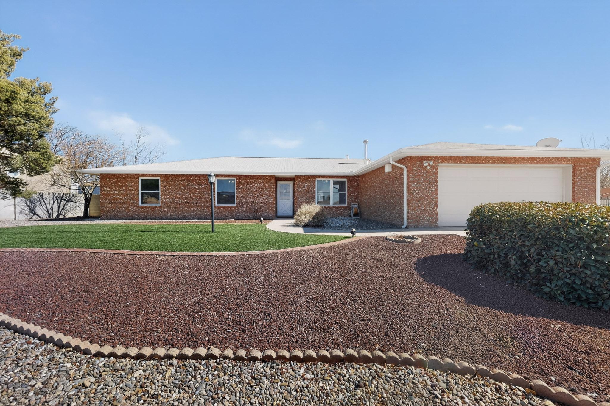 204 Wyoming Autumn Road, Rio Rancho NM 87124