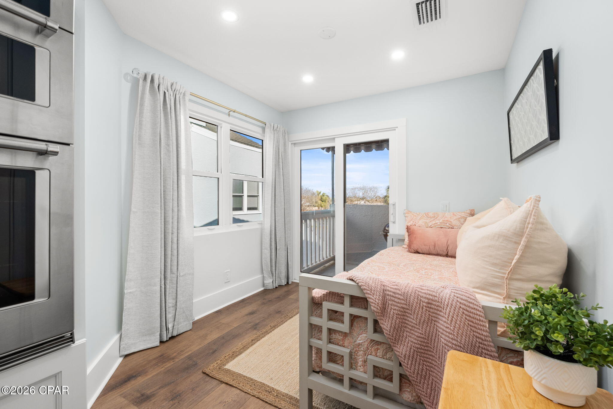 Listing photo id 25 for 4620 Bay Point Road 1027