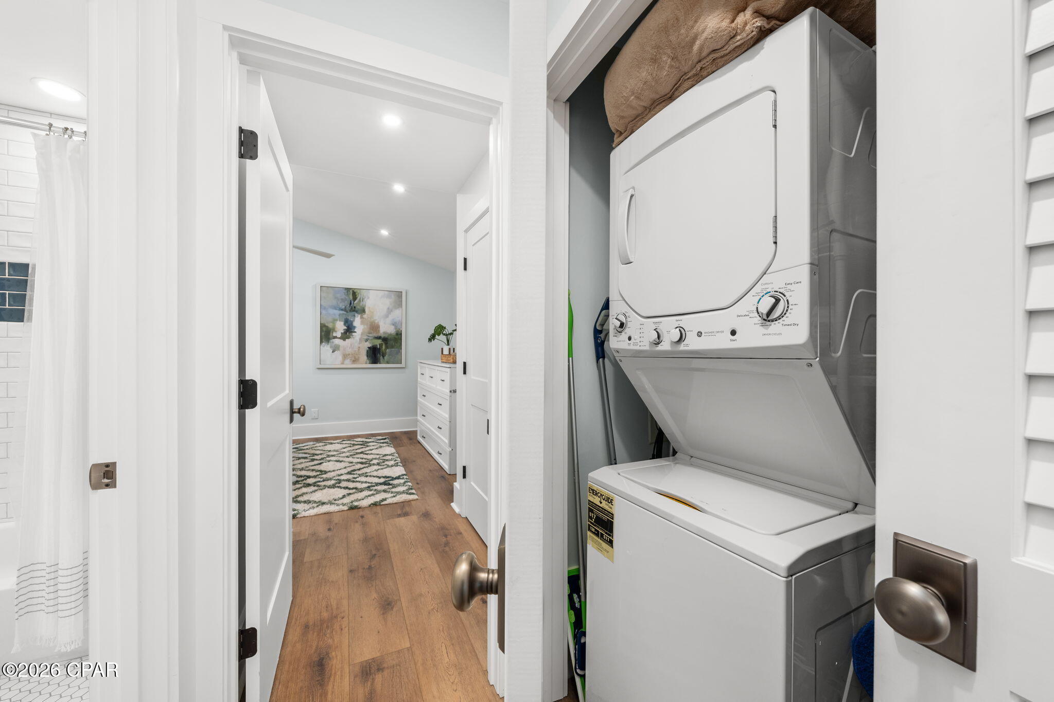 Listing photo id 29 for 4620 Bay Point Road 1027