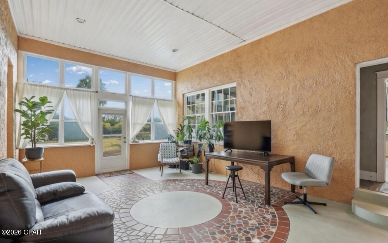 Image 36 For 4245 Lafayette Street