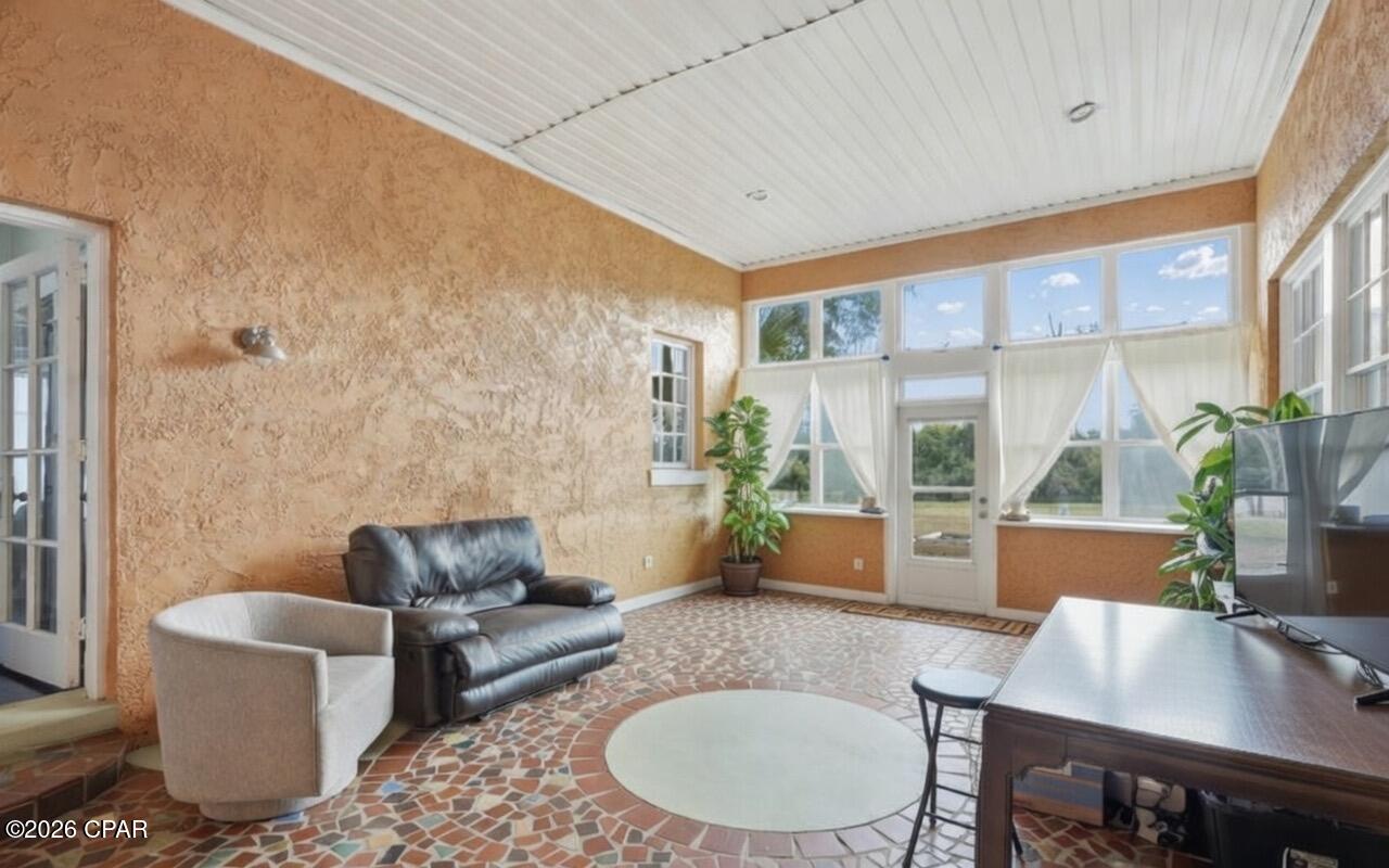 Image 37 For 4245 Lafayette Street