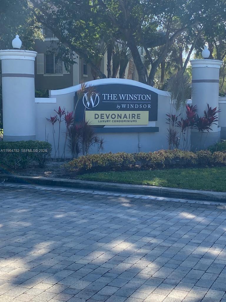 Devonaire Condo At Pembro