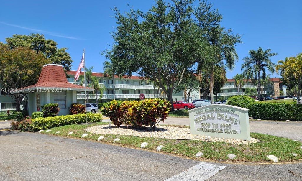 Regal Palms Victoria Cond