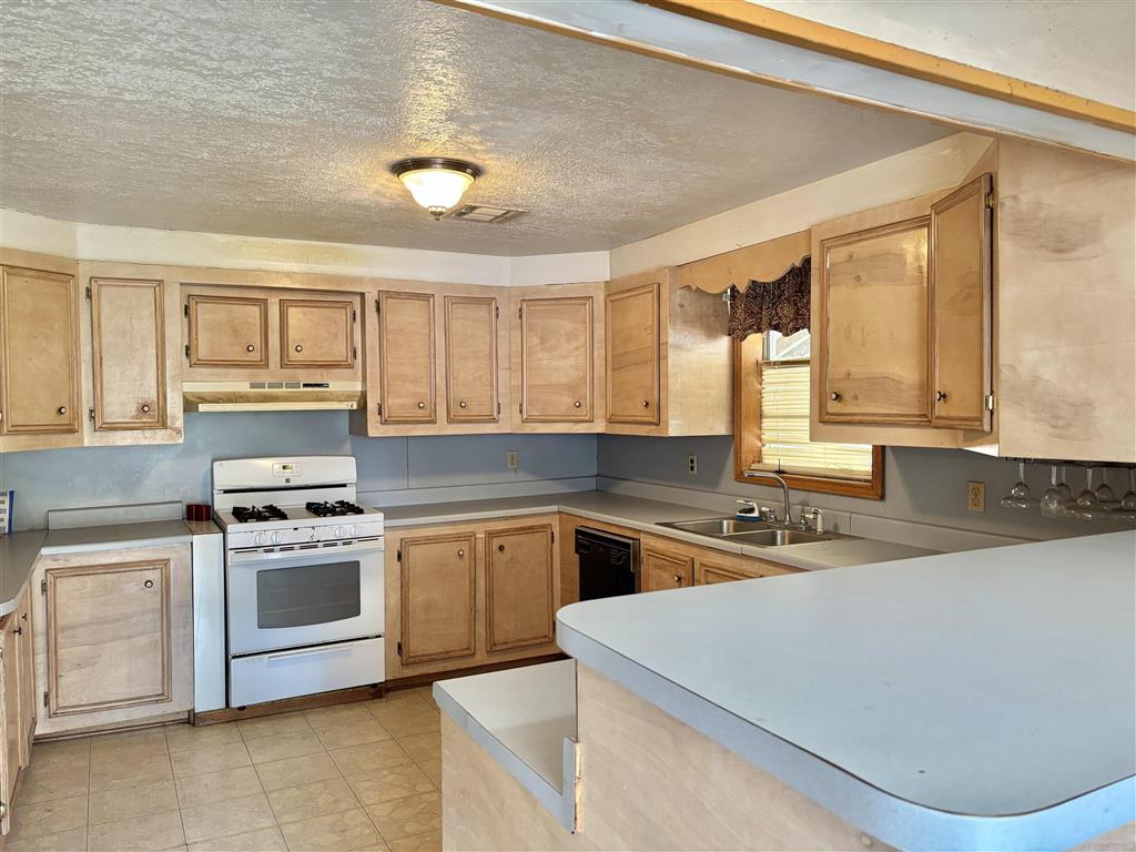 1417 Eddy Street — photo 2