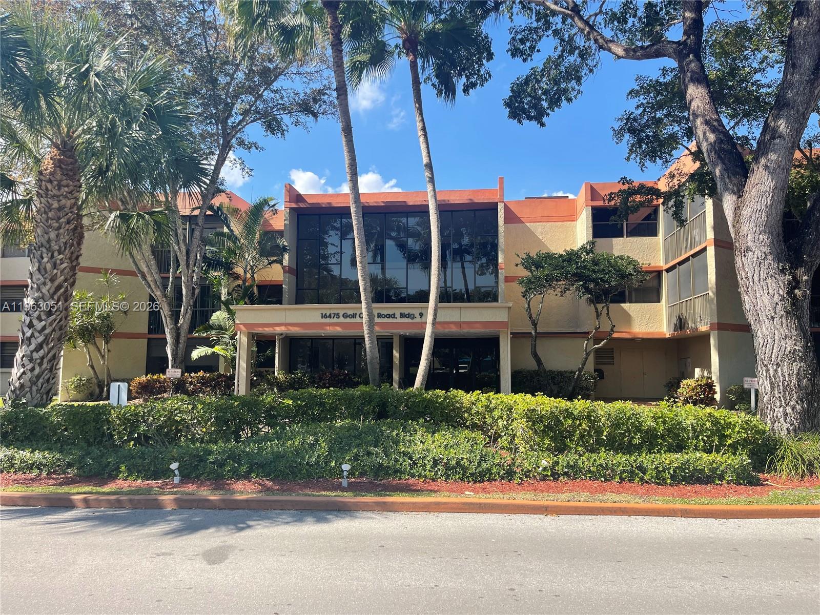 Bldg 9 Of Country Club Ap