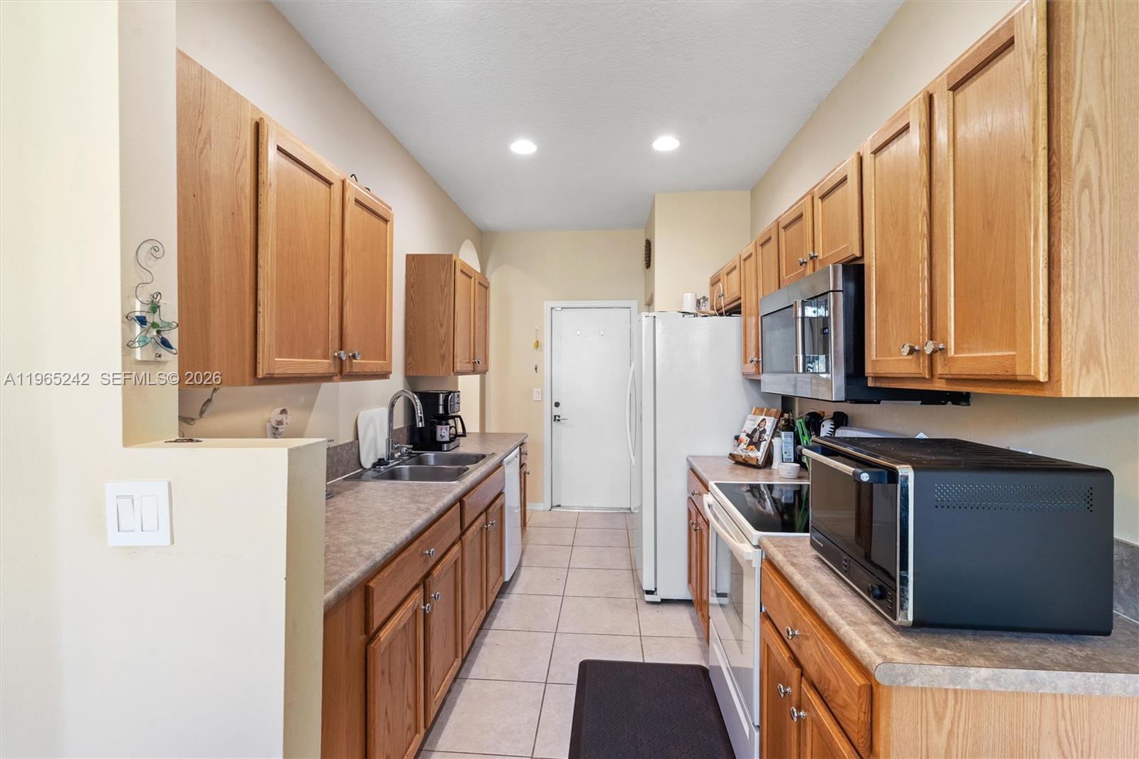 Homes for sale in Royal Palm Beach, FL | 202 River Bluff Ln, Royal Palm Beach, FL 33411 | MLS# A11965242