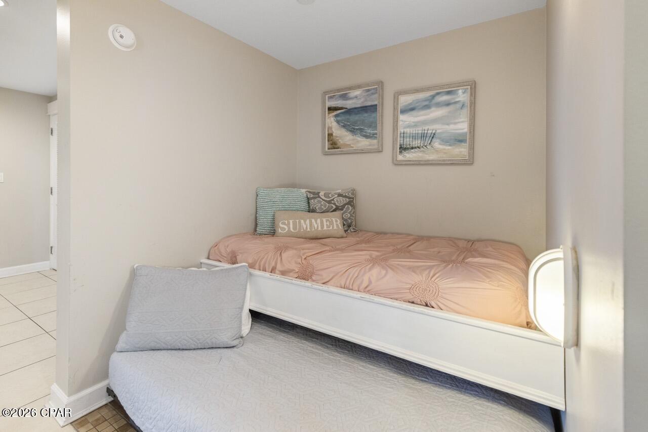 Image 22 For 11807 Front Beach Road 2004