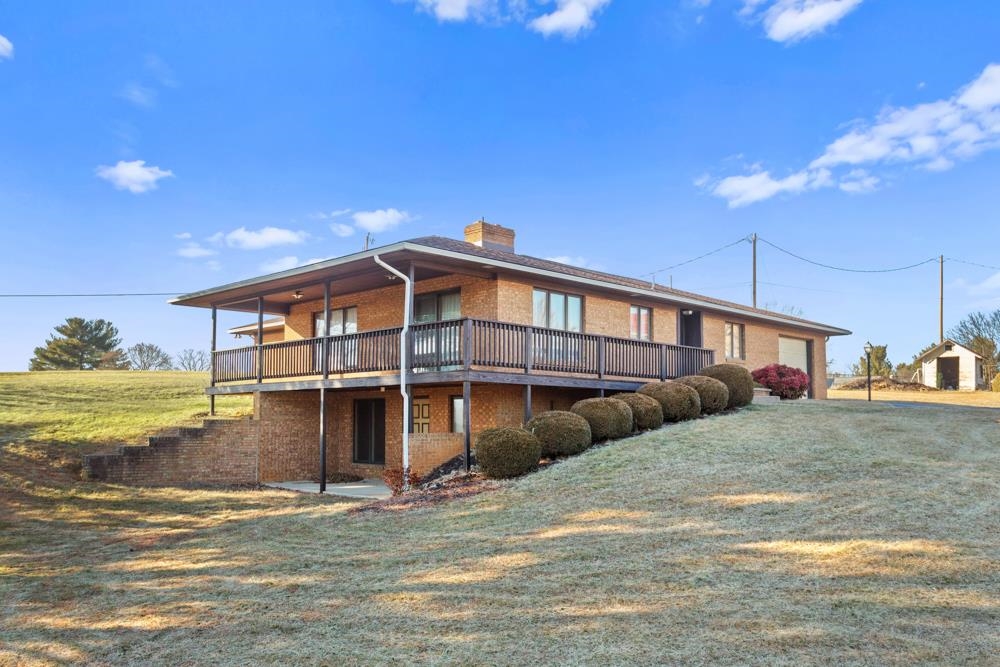 153 SYLVAN DR, Stuarts Draft, VA 24477