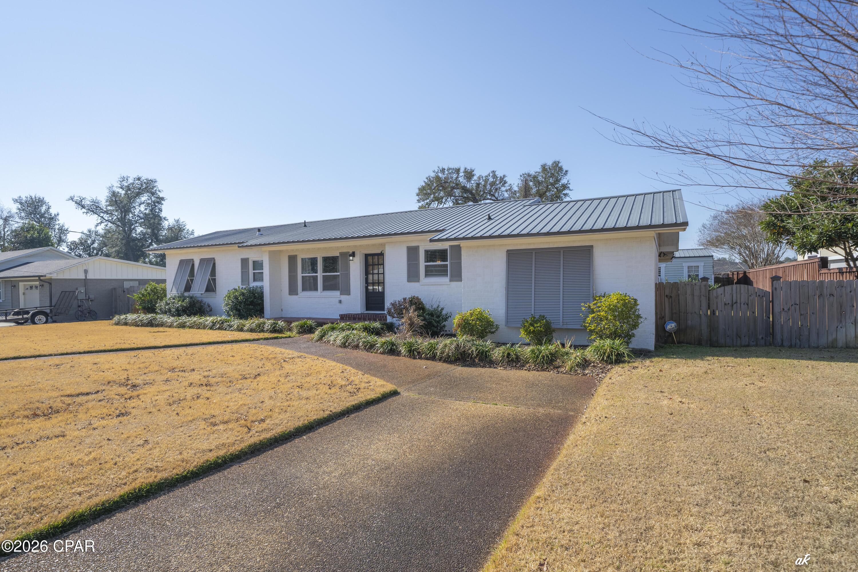 Image 2 For 203 Claire Drive