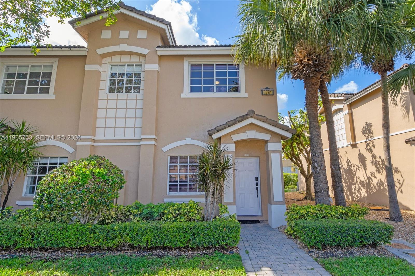 Las Brisas At Doral Condo