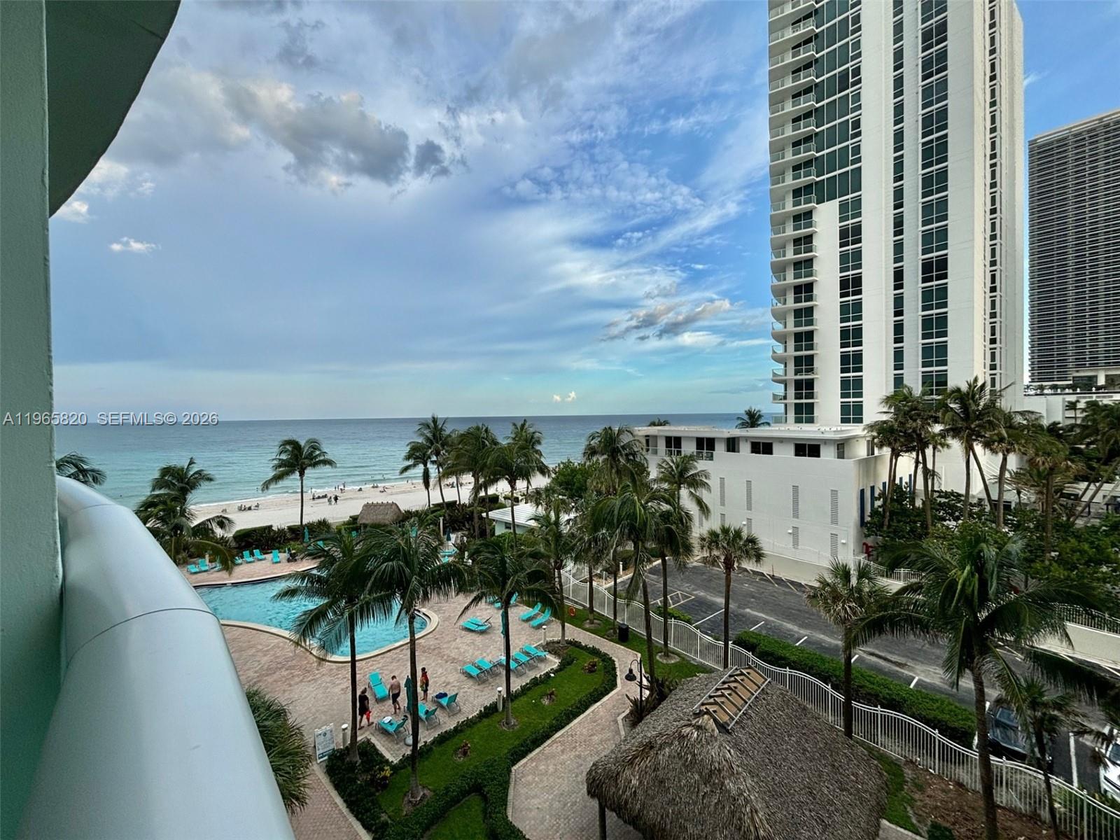 Tides On Hollywood Beach