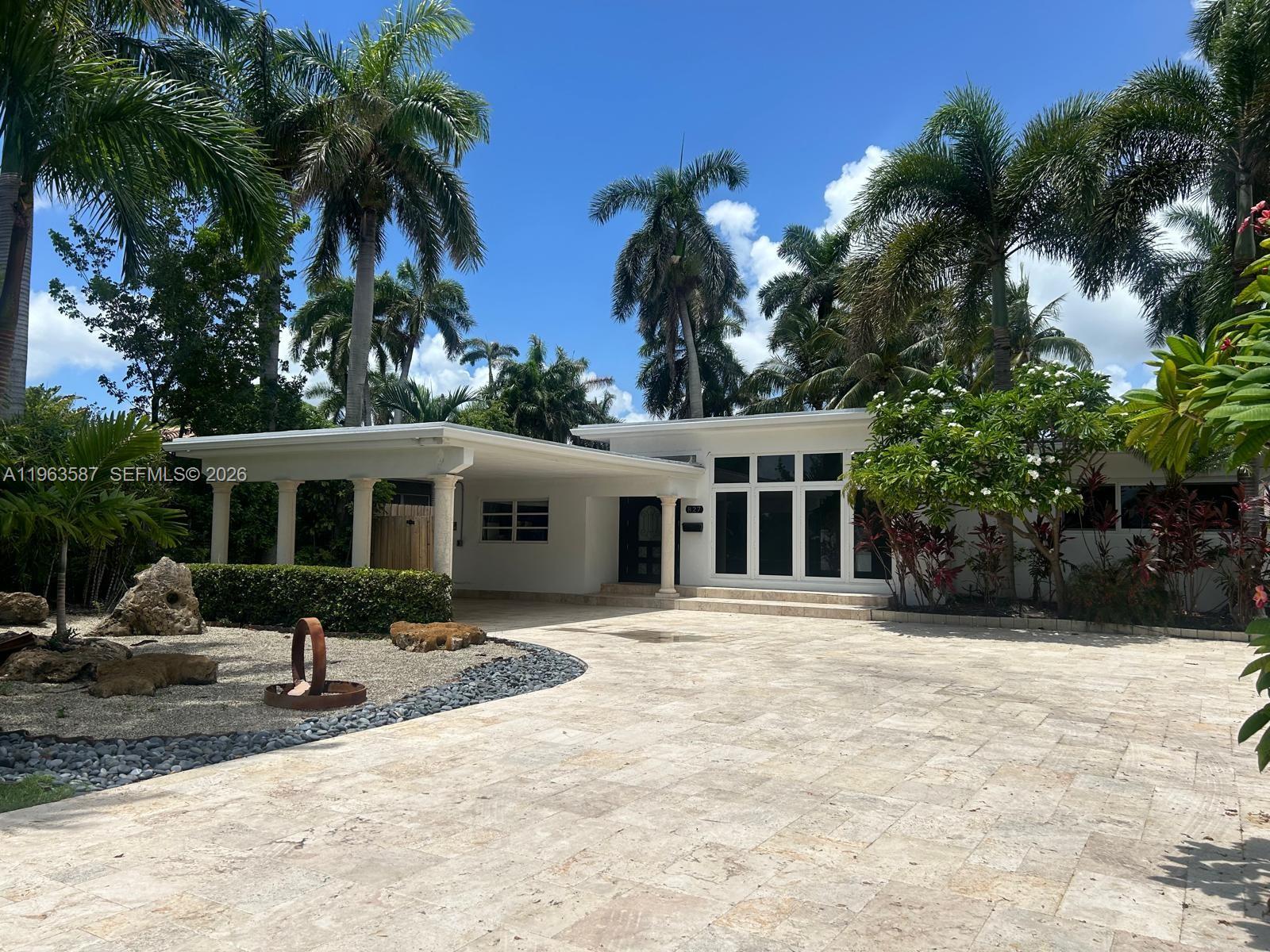 Hollywood Lakes Section