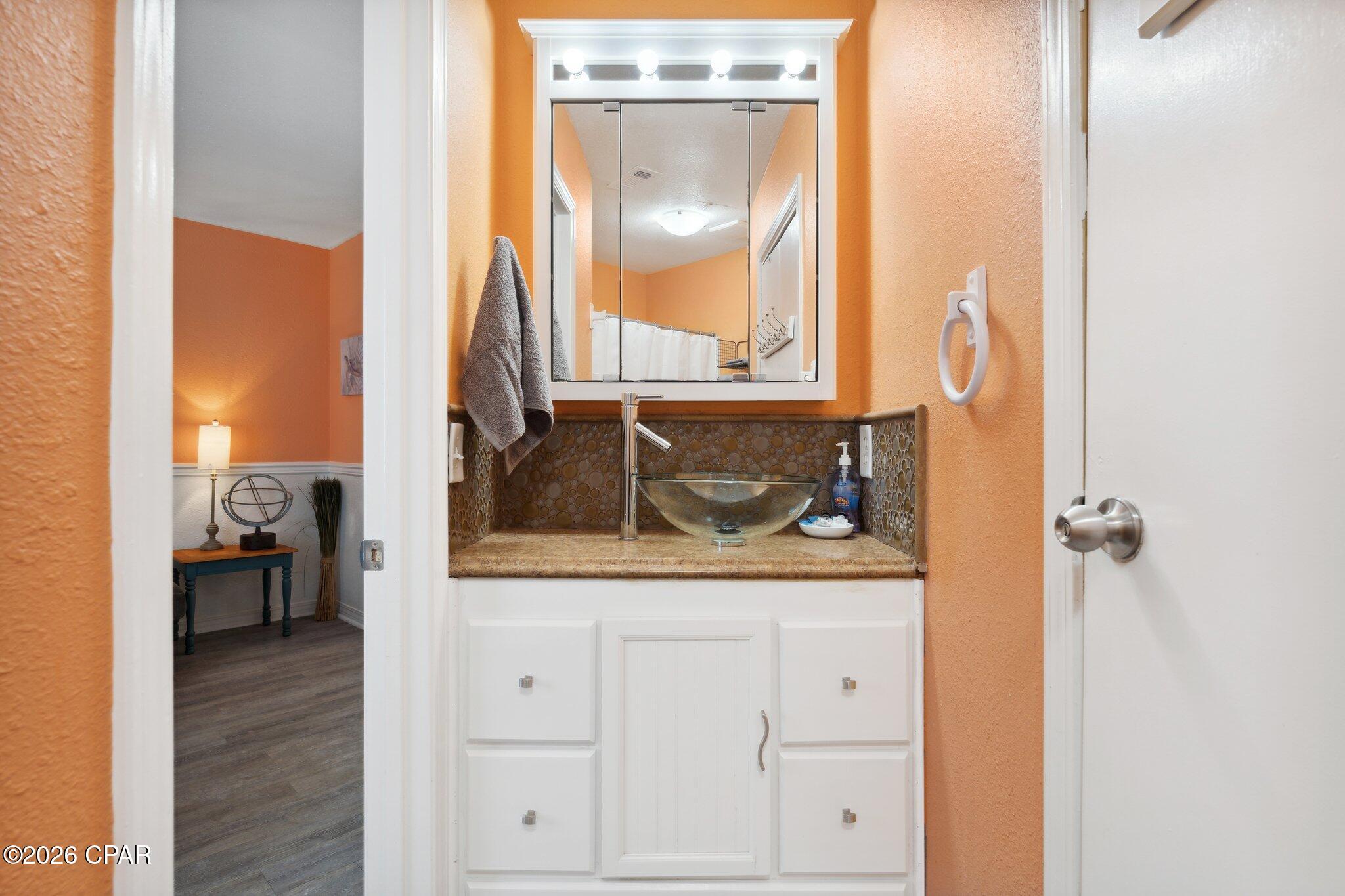 Listing photo id 14 for 4114 Holiday Drive 25