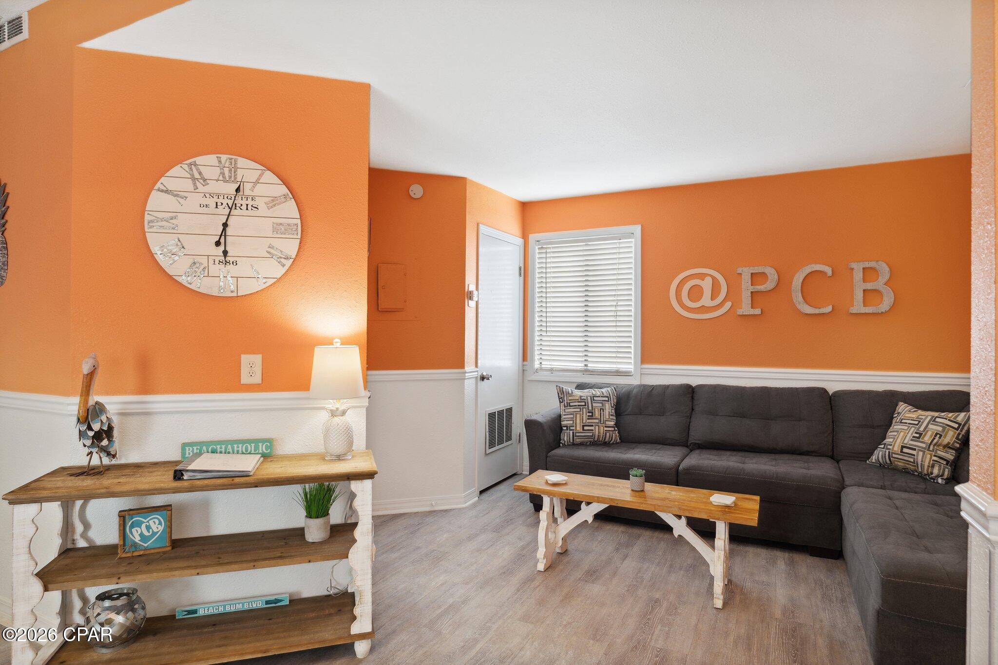Listing photo id 3 for 4114 Holiday Drive 25