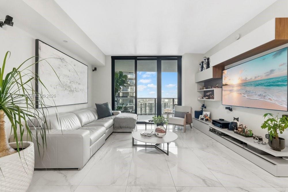 Luxury CORNER UNIT 1 Bedrooms / 1-1/2 Bathrooms plus Den in the heart of Brickell. Private balcony with glass railing. Skyline views. Open concept floor plans with 9-foot ceiling heights. 1 assigned parking space and valet parking. Amenities includes an Indoor and outdoor pools, kid's gym with climbing wall, game room, bowling lanes, indoor/outdoor playground, entertainment room, fitness center, BBQ area, basketball court, tennis courts, volleyball, racquetball, soccer and many more amenities . The prime location of the 1010 Brickell offers easy access to public transportation, Brickell City Centre, Mary Brickell Village & more.