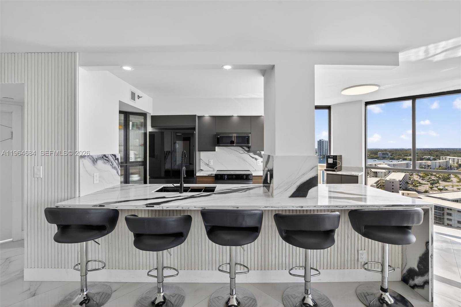 1000 Island Blvd 1710