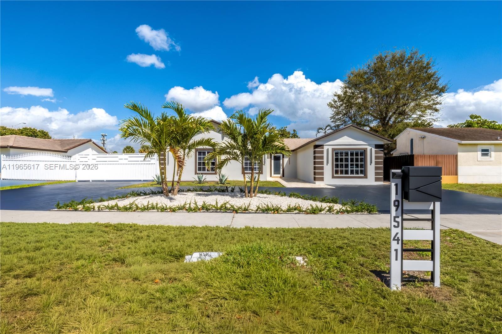 Country Lake Manors Sec 3