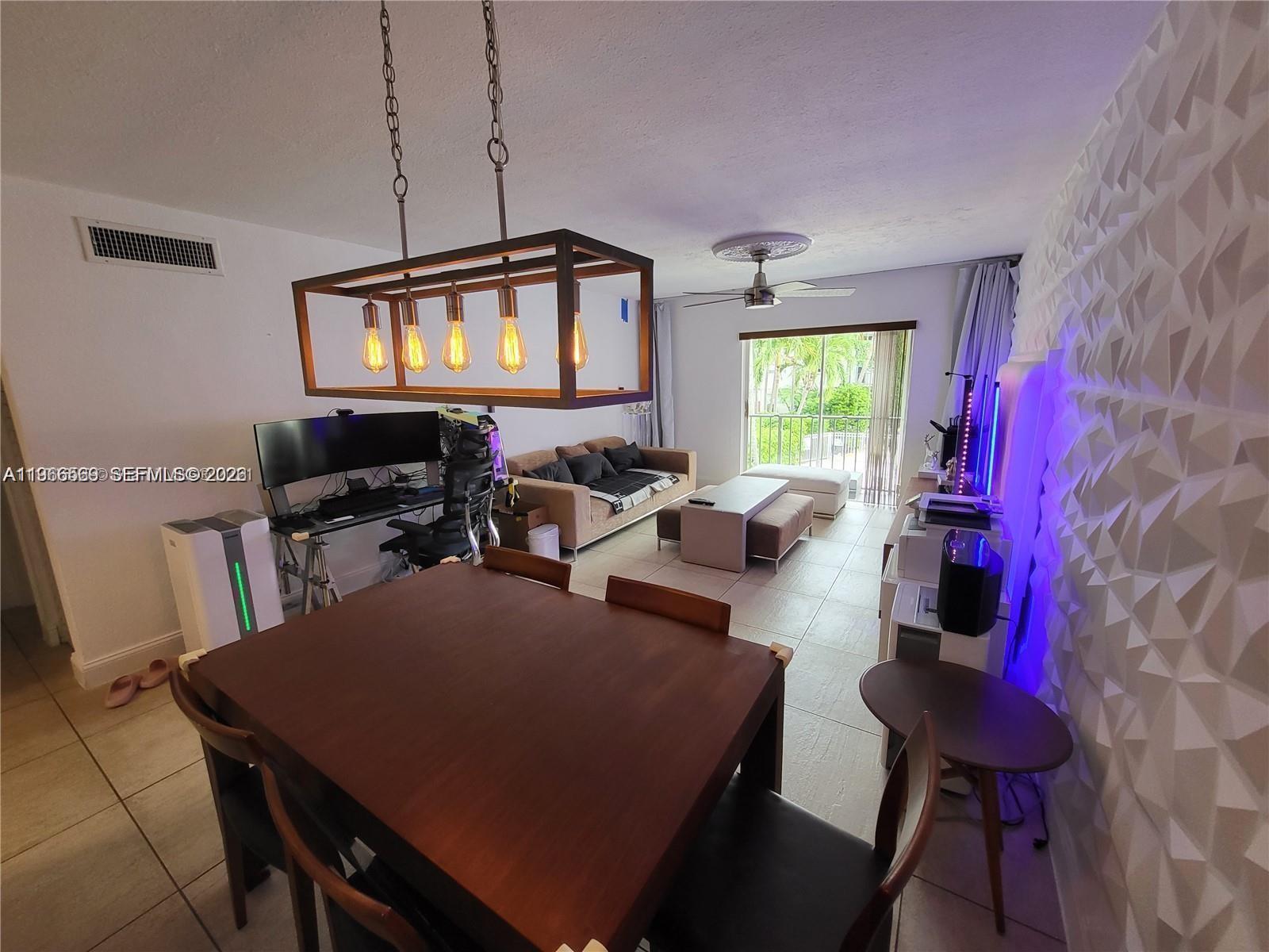 Villas Of Pinecrest Condo