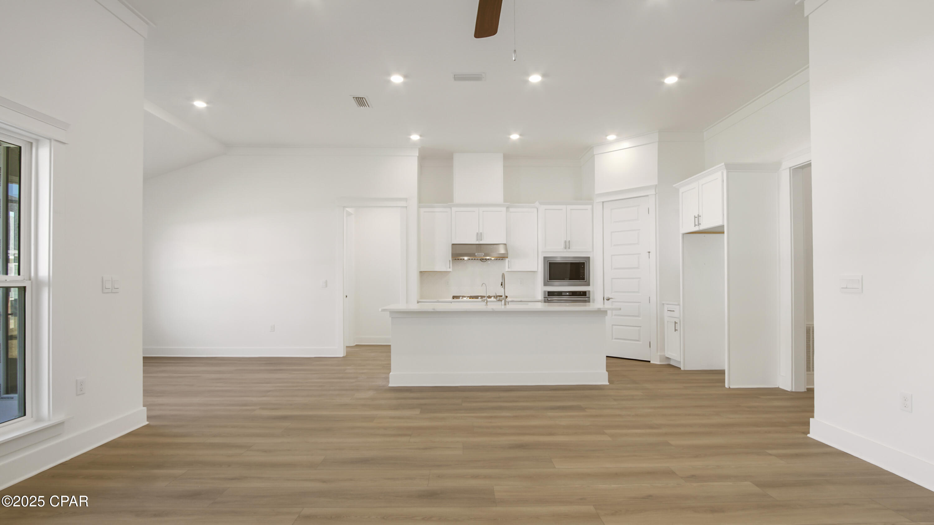 Image 3 For 917 Crystal Bayou Boulevard