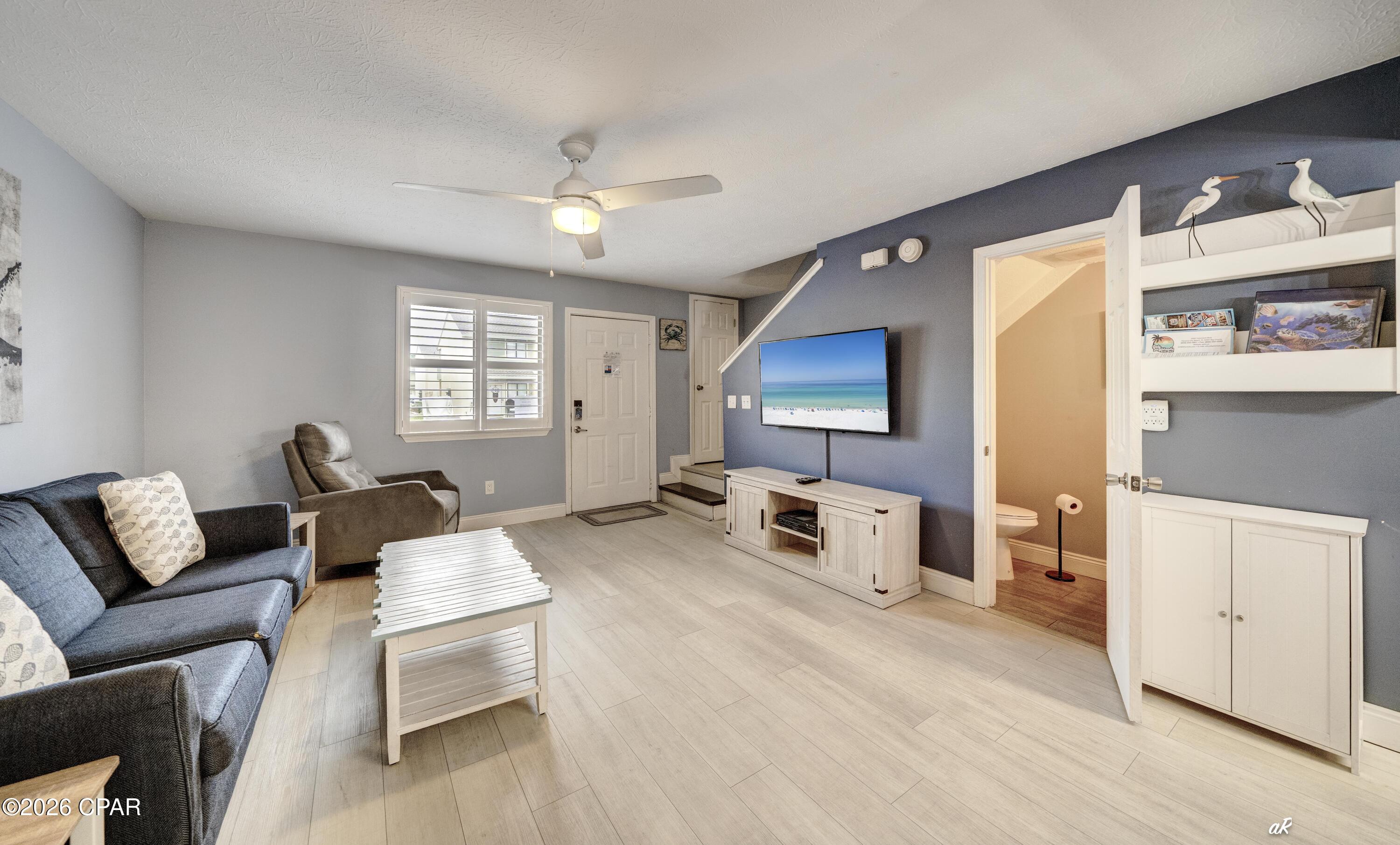 Image 6 For 143 W Leslie Lane