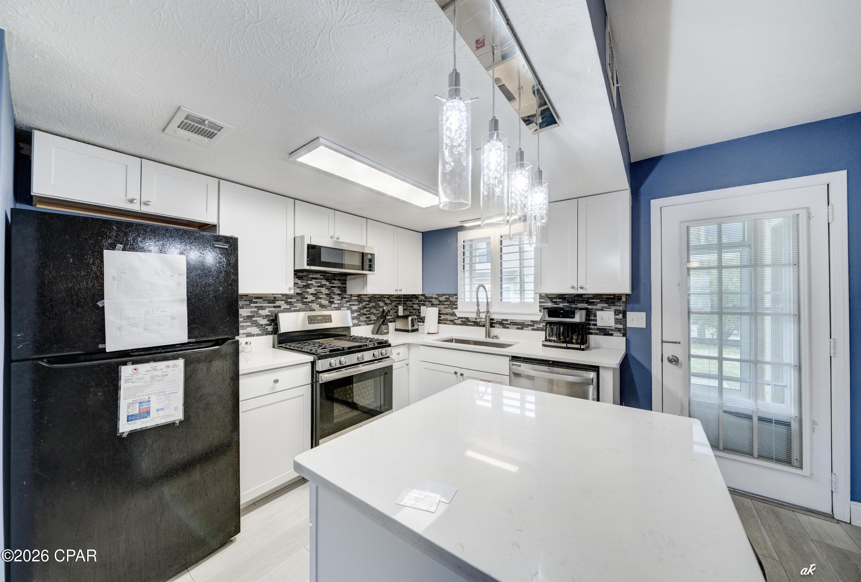 Image 8 For 143 W Leslie Lane