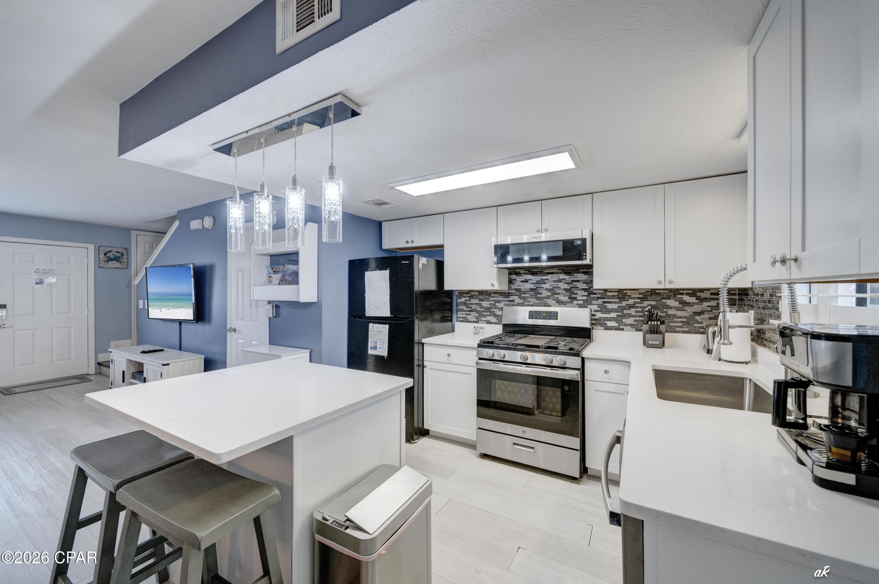 Image 9 For 143 W Leslie Lane