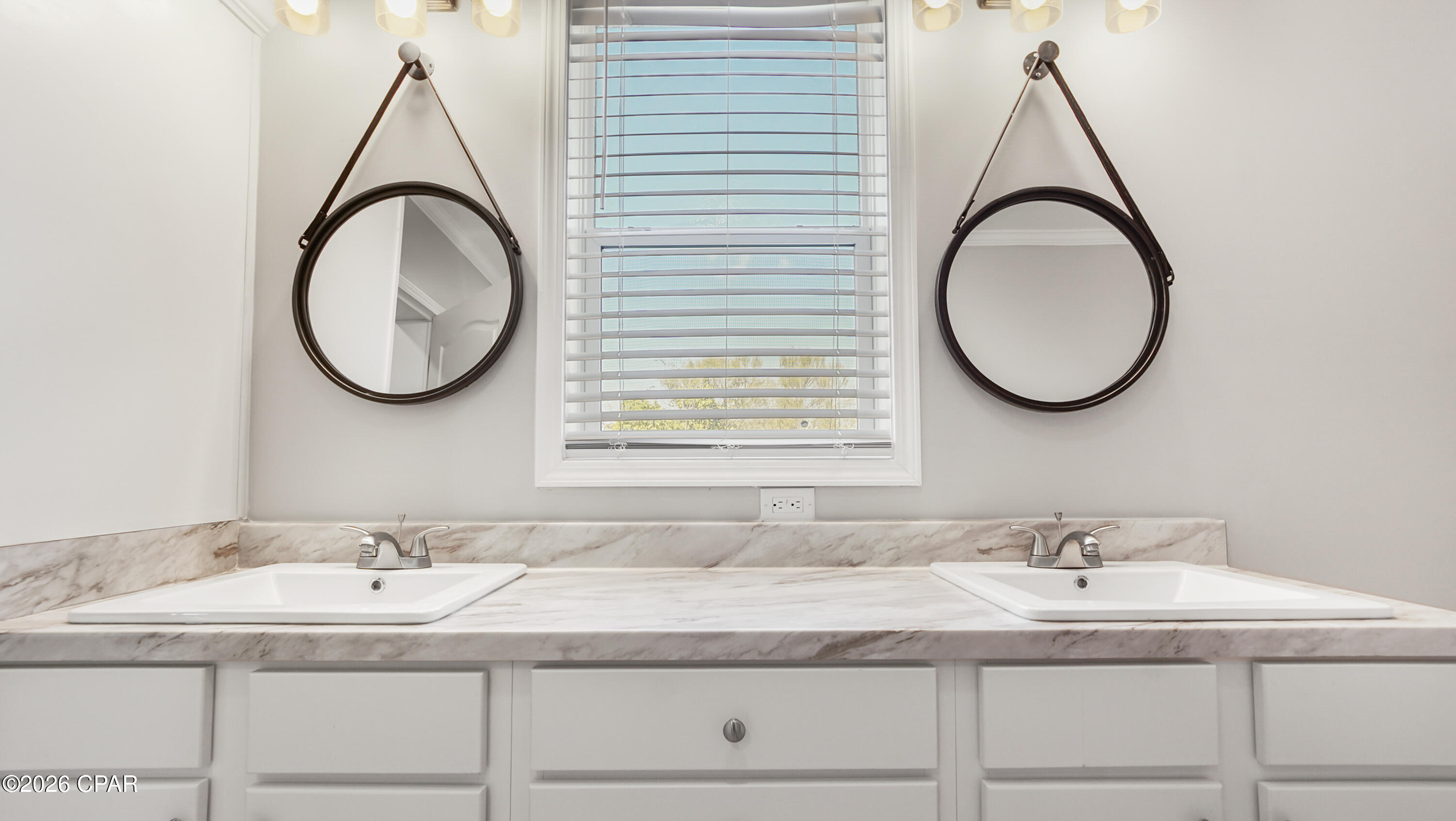 Image 34 For 227 Bay Street