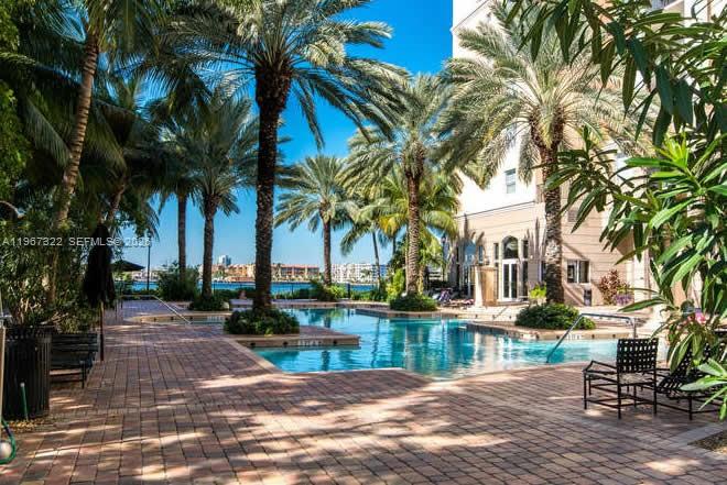 Porto Bellagio Condo