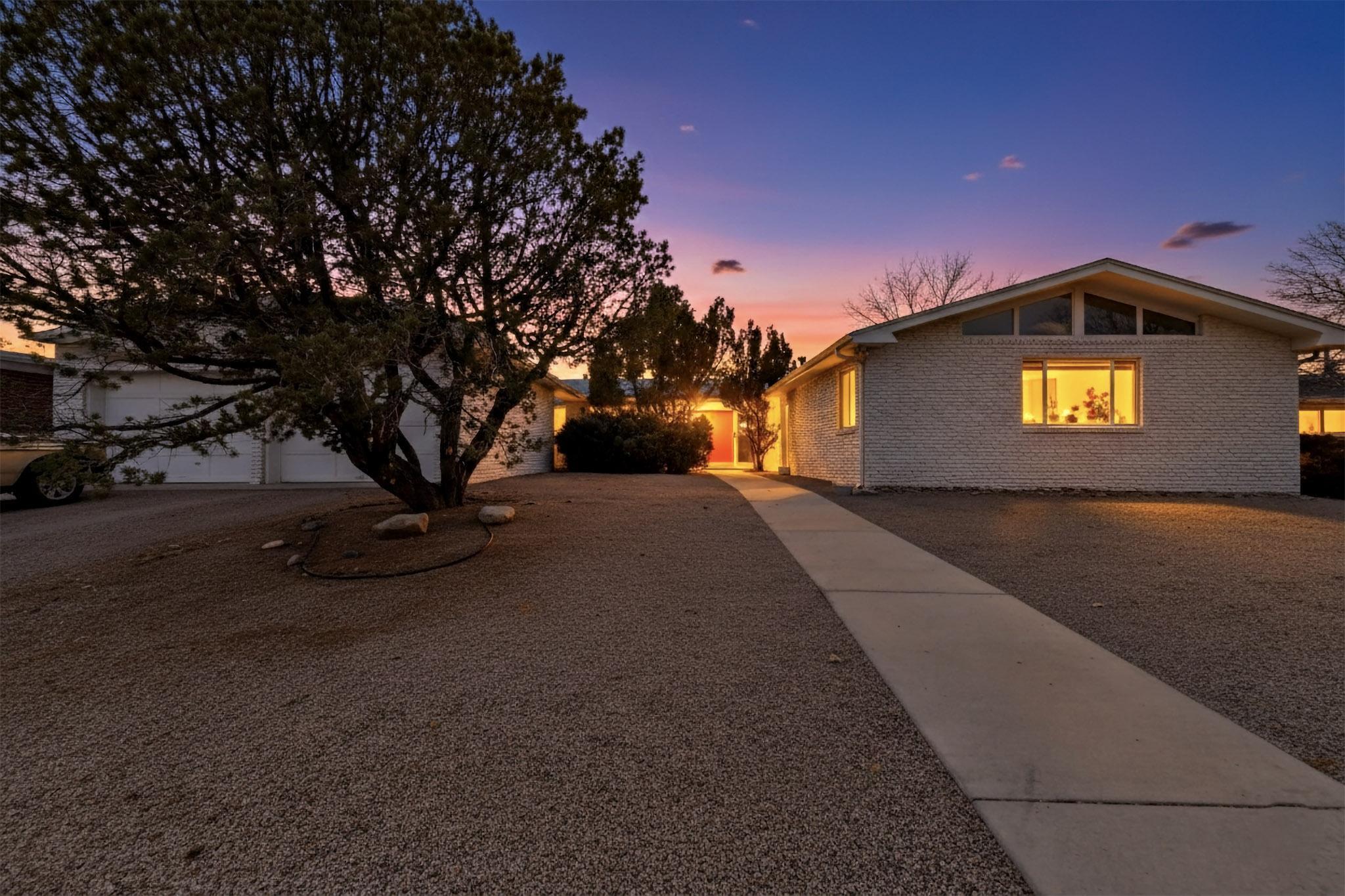 2407 Ada Place, Albuquerque NM 87106