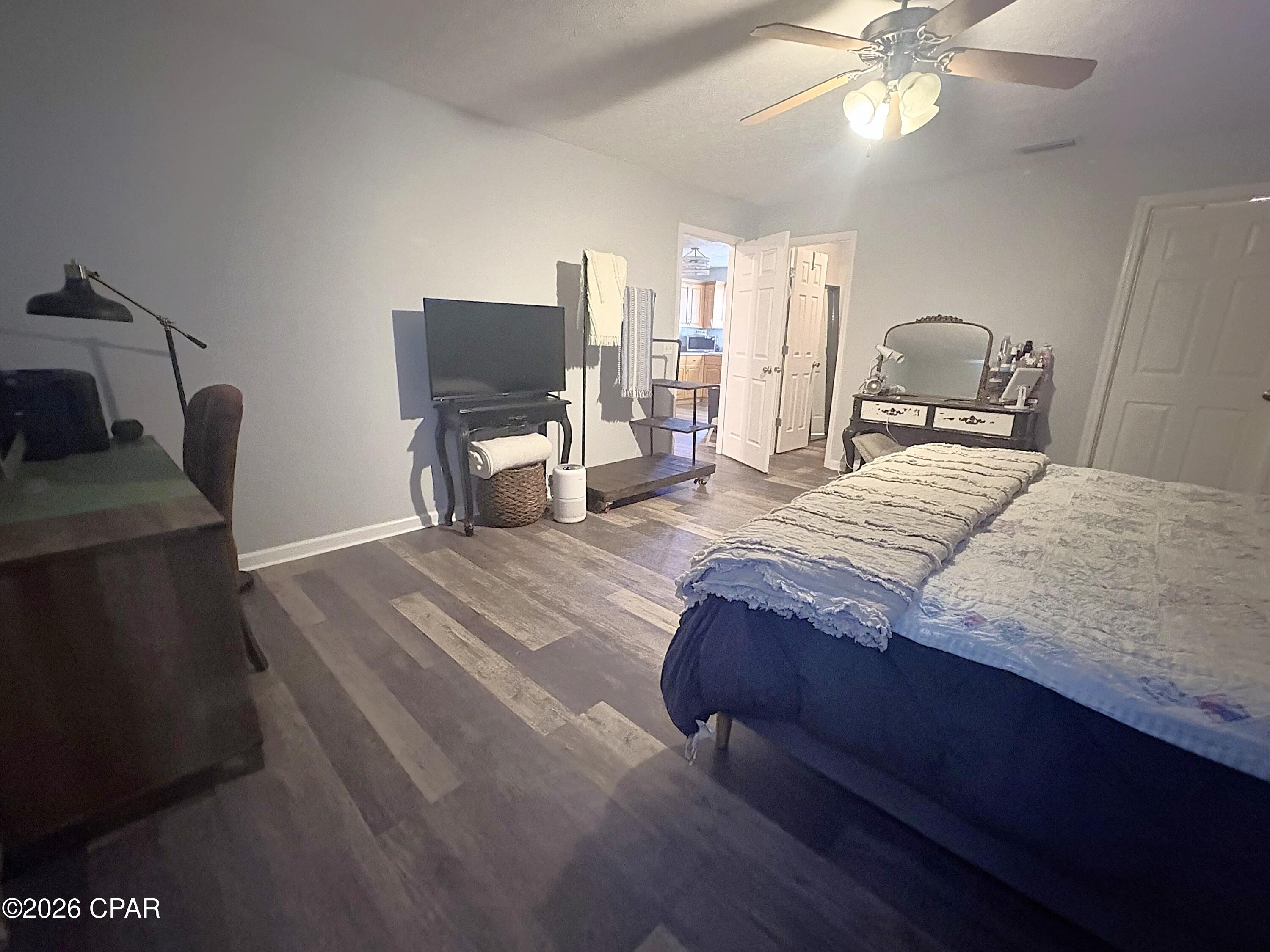 Listing photo id 10 for 2601 Oak Street