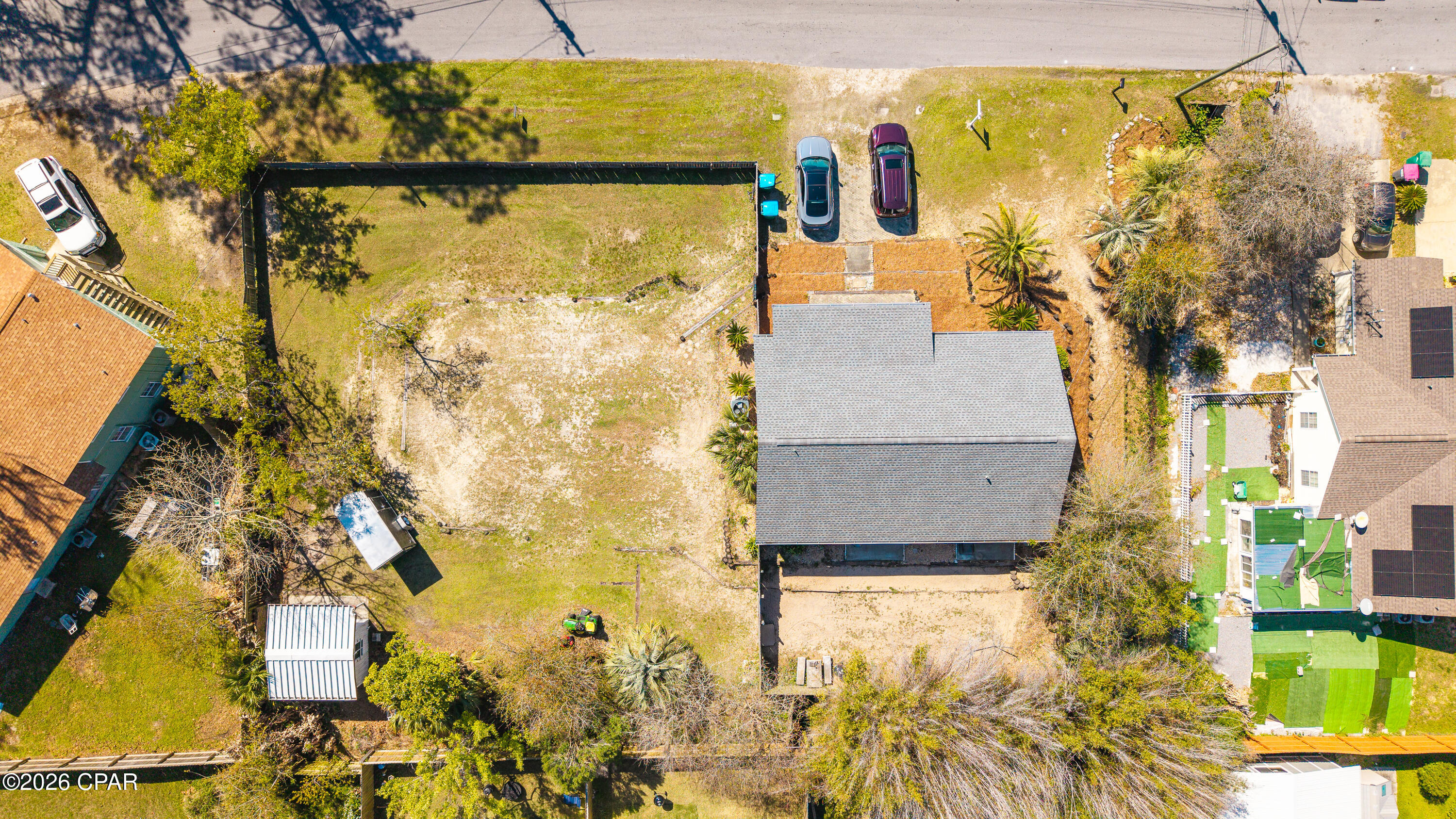 Listing photo id 13 for 2601 Oak Street