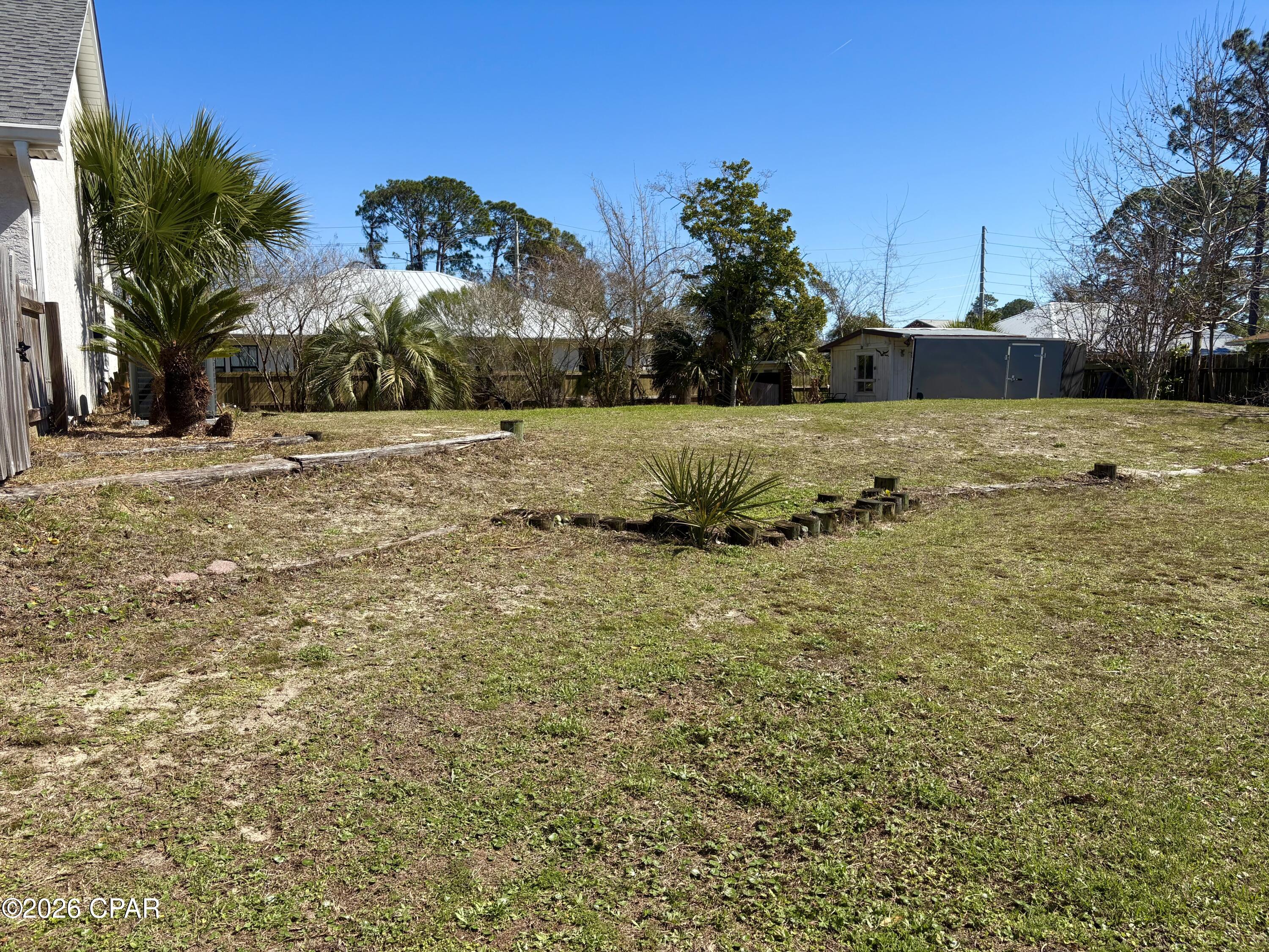 Listing photo id 19 for 2601 Oak Street