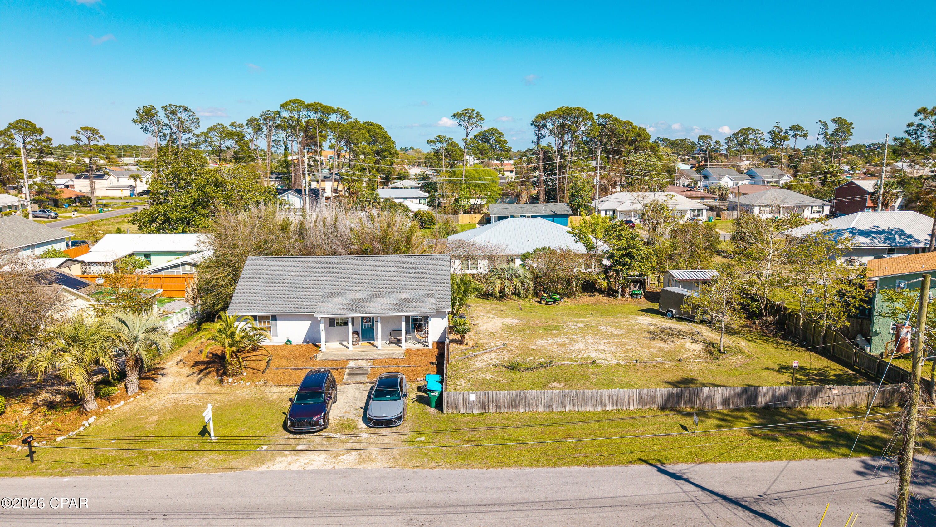 Listing photo id 2 for 2601 Oak Street